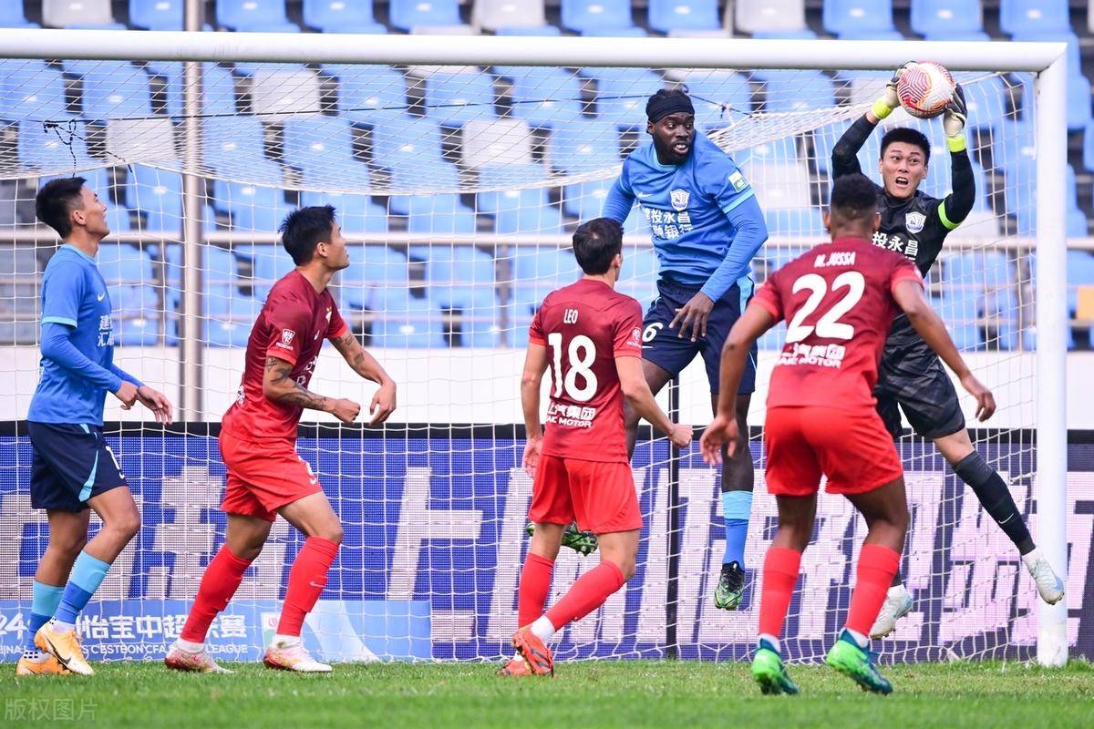 他是在为球 他是在为球