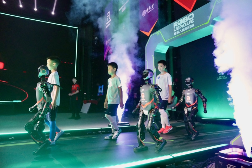 初期面临巨 初期面临巨